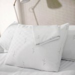 FeelAtHome 凉爽枕头套，65% 聚酯纤维和 35% 竹纤维人造丝，防水 - 4件装，20x36英寸 - 枕套